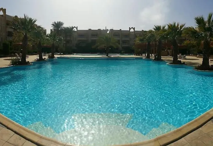 Modern One Bedroom In Vip Zone Sunny Lakes *